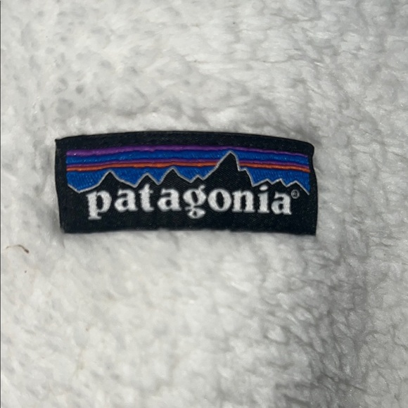 Patagonia White Fleece Vest with High Collar - Picture 4 of 5